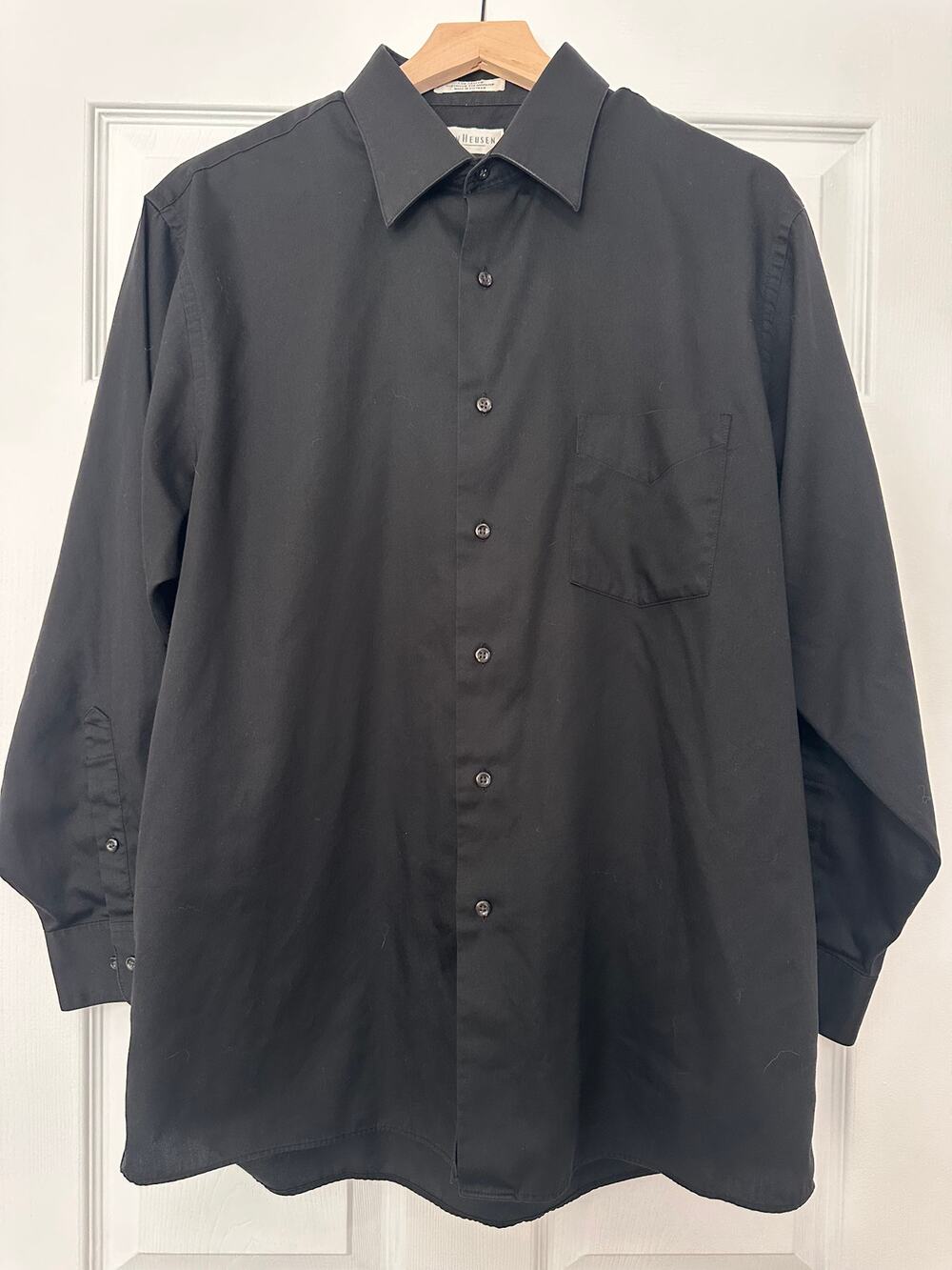 Van Heusen Lux Sateen Men XL 17 32/33 Black Wrinkle Free Button Dress Shirt